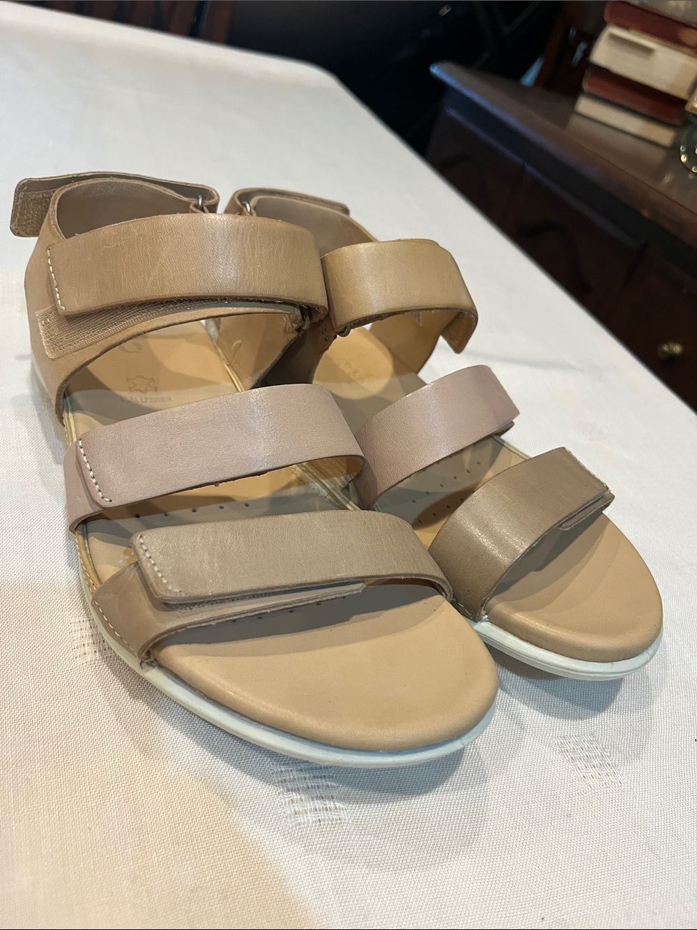 ECCO Flash Women’s Neutral Beige Adjustable Strap Sandals size 39 (8/8.5 US)